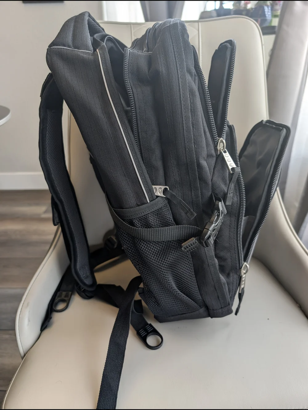 High Sierra Black Unisex Durable Everyday Laptop Backpack w/ Zip Up Pockets